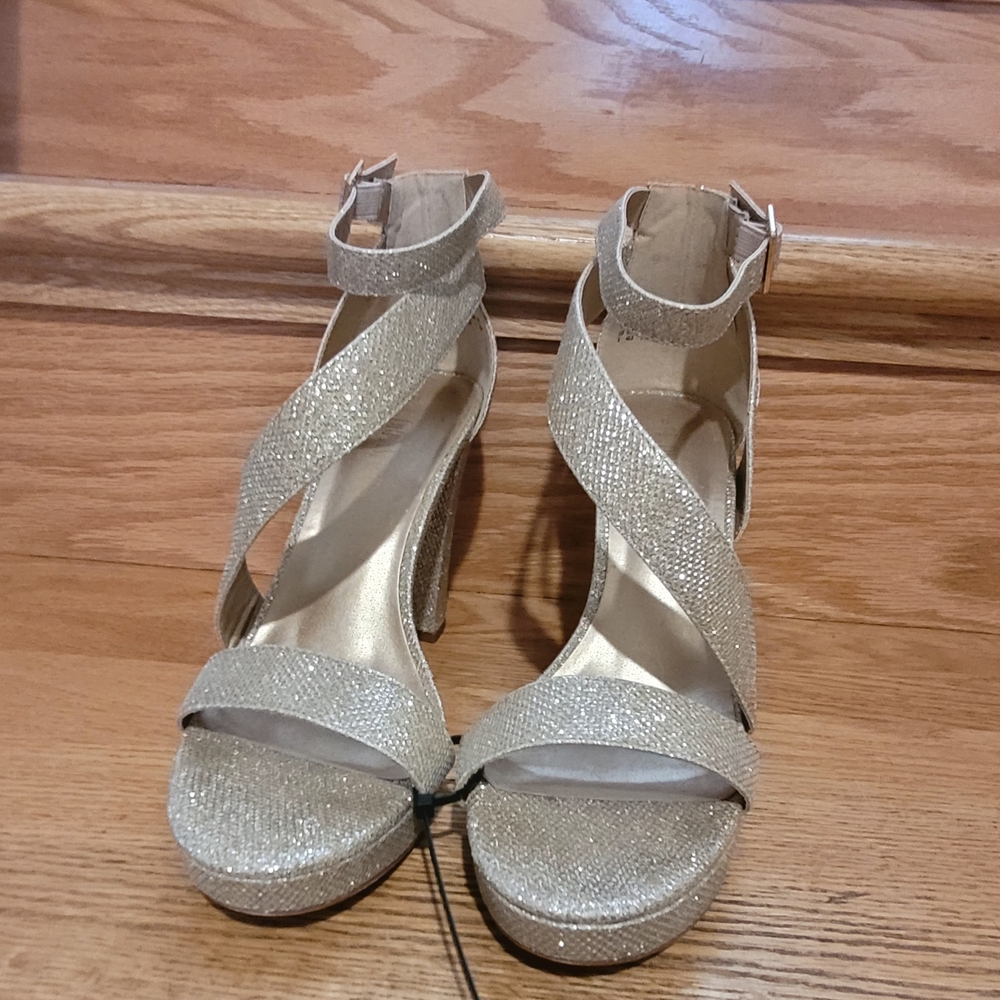 Dream Pairs Glittering Gold Heels